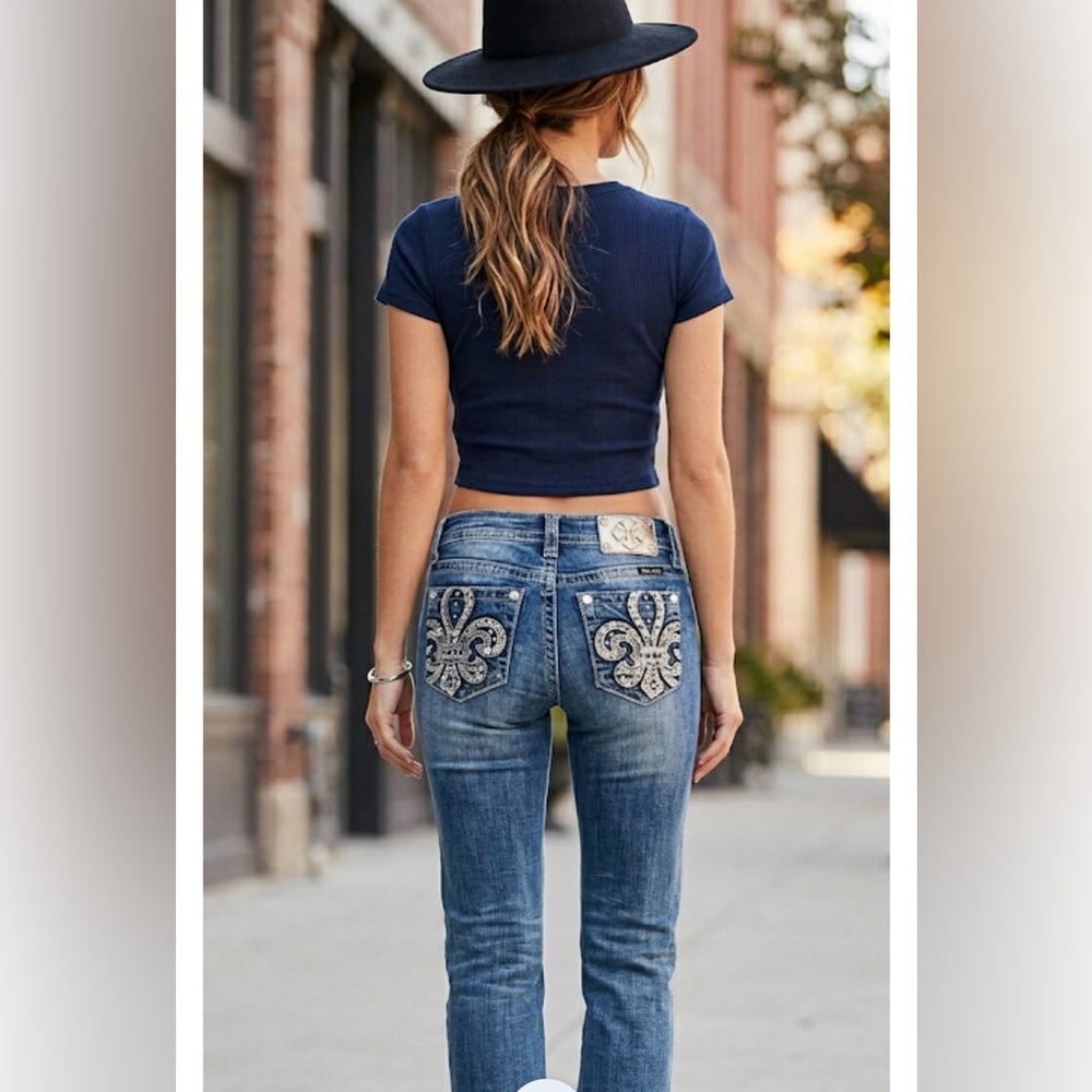 Miss Me straight leg Jeans in Blue, Size 30”